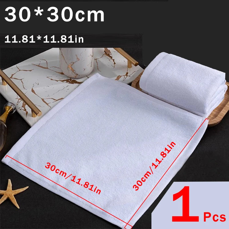 serviettes carrées blanches 13