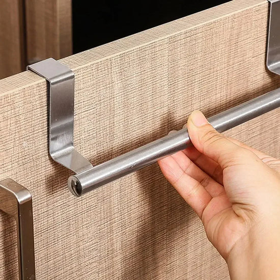 Porte-serviettes sur armoire