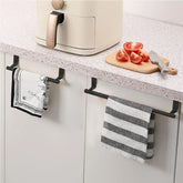 Porte serviette noire sur armoire 5