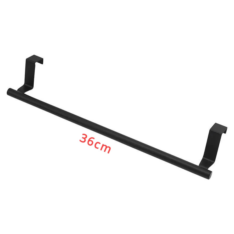 Porte serviette noire sur armoire 7