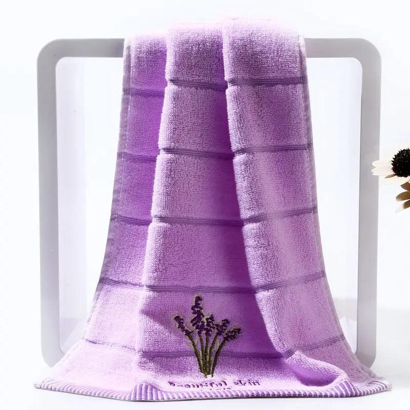 Serviette de bain brodée en coton 7