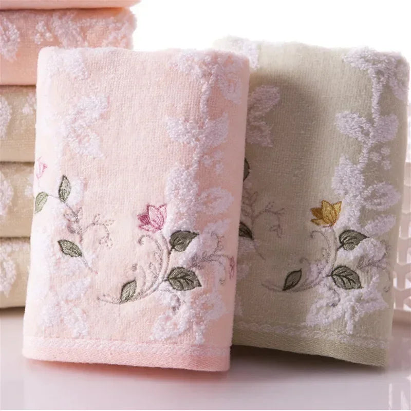 Serviette en coton brodée absorbante