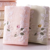 Serviette en coton brodée absorbante