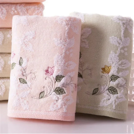 Serviette en coton brodée absorbante