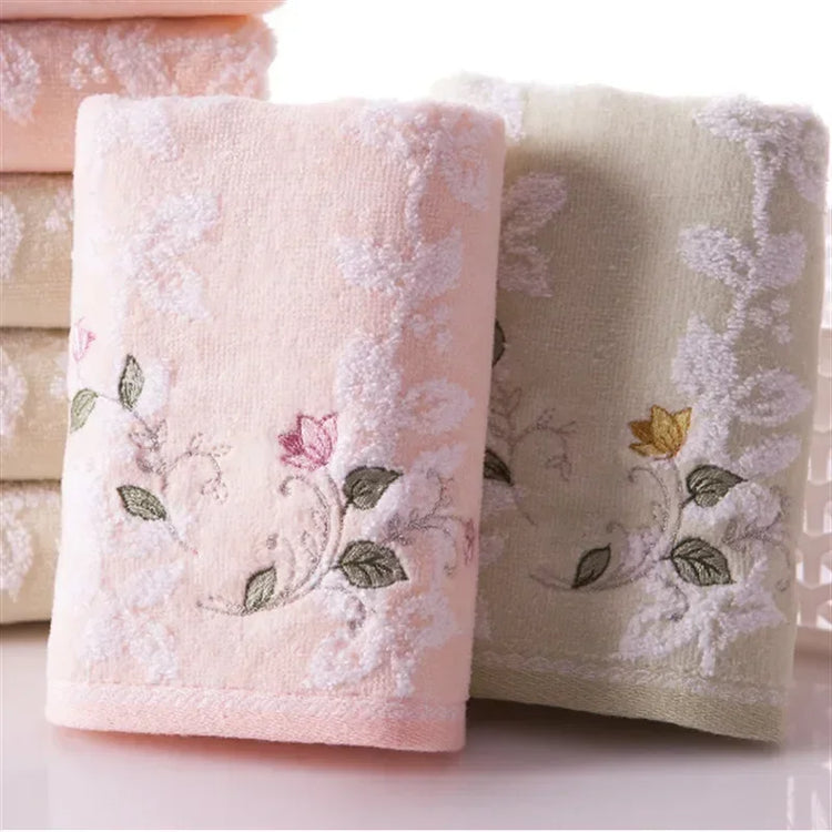 Serviette en coton brodée absorbante