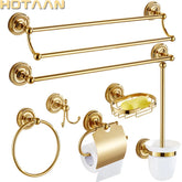 porte-serviettes doré et accessoires salle de bain