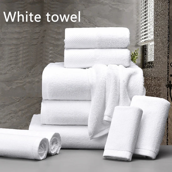 serviettes carrées blanches