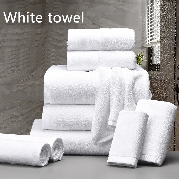 serviettes carrées blanches