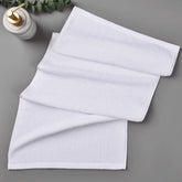 serviettes carrées blanches 3
