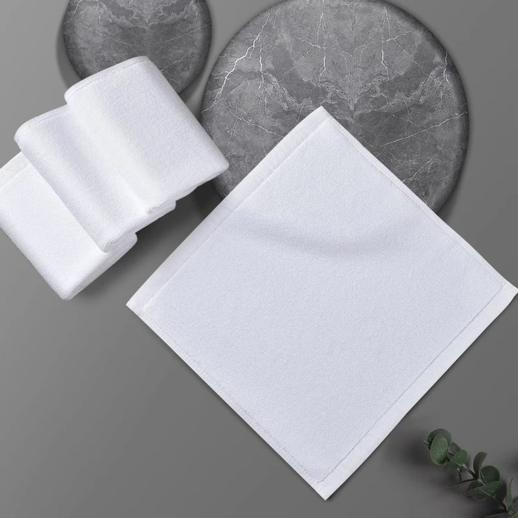 serviettes carrées blanches 4